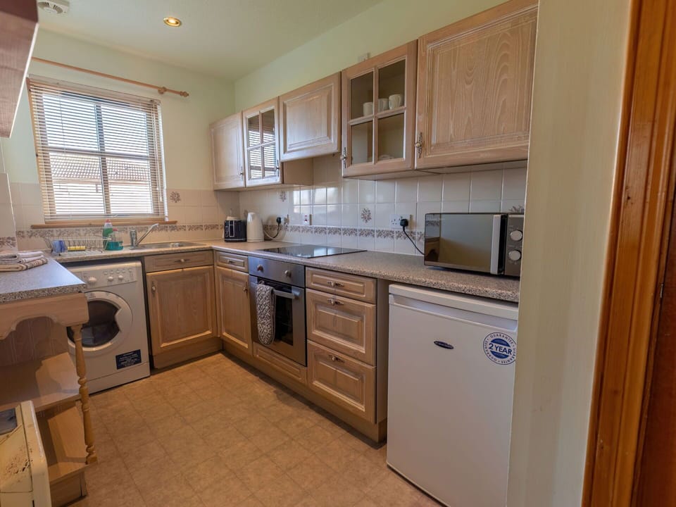 Cabinetry, Countertop, Property, Kitchen Sink, Kitchen Appliance, Home Appliance, Kitchen, Kitchen Stove, Wood, Interior Design