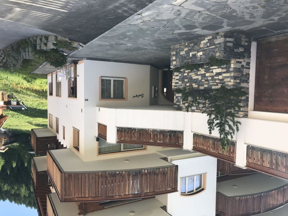 Property, Building, Window, Architecture, Urban Design, Wood, Plant, Real Estate, Residential Area, Roof