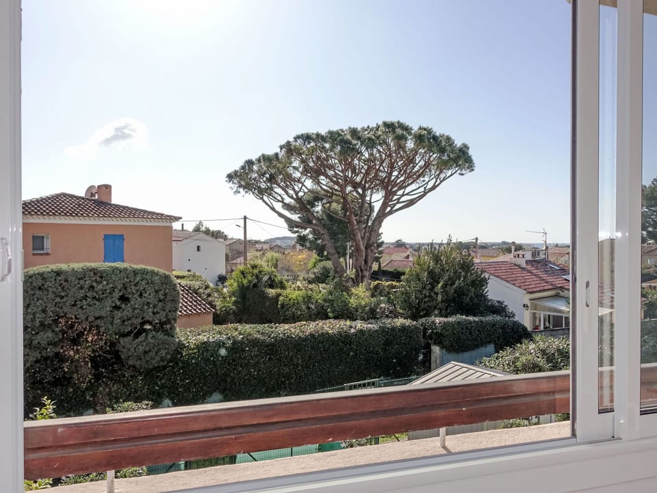 Residential Area, Home, Apartment, Balcony, Shade, Daylighting, Villa, Porch