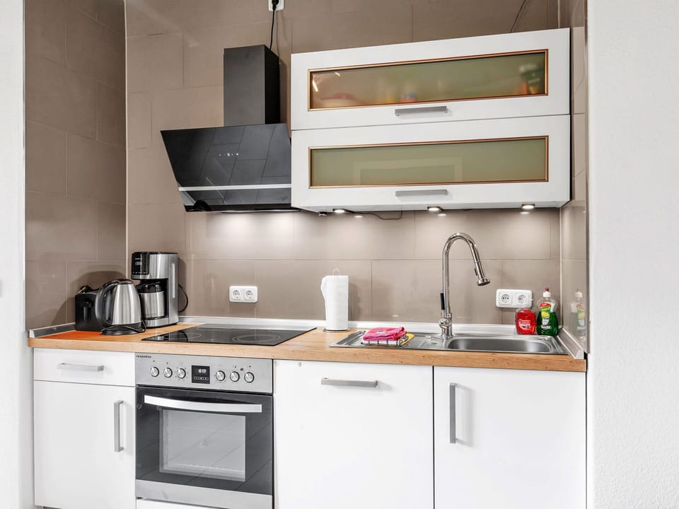Cabinetry, Countertop, Property, Kitchen Sink, Kitchen Stove, Sink, Kitchen, Kitchen Appliance, Building, Home Appliance