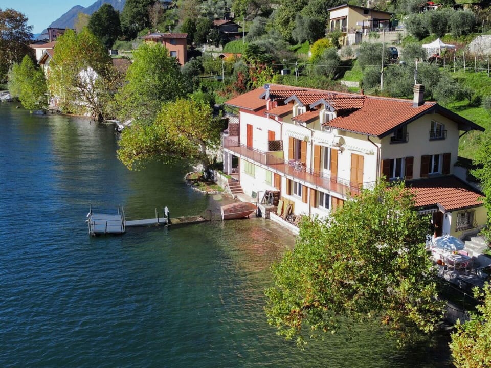 Water, Building, Azure, Plant, House, Lake, Architecture, Coastal And Oceanic Landforms, Tree, Body Of Water