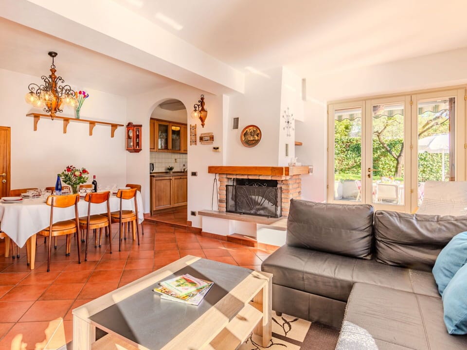 Picture Frame, Furniture, Property, Couch, Plant, Orange, Living Room, Interior Design, Table, Wood