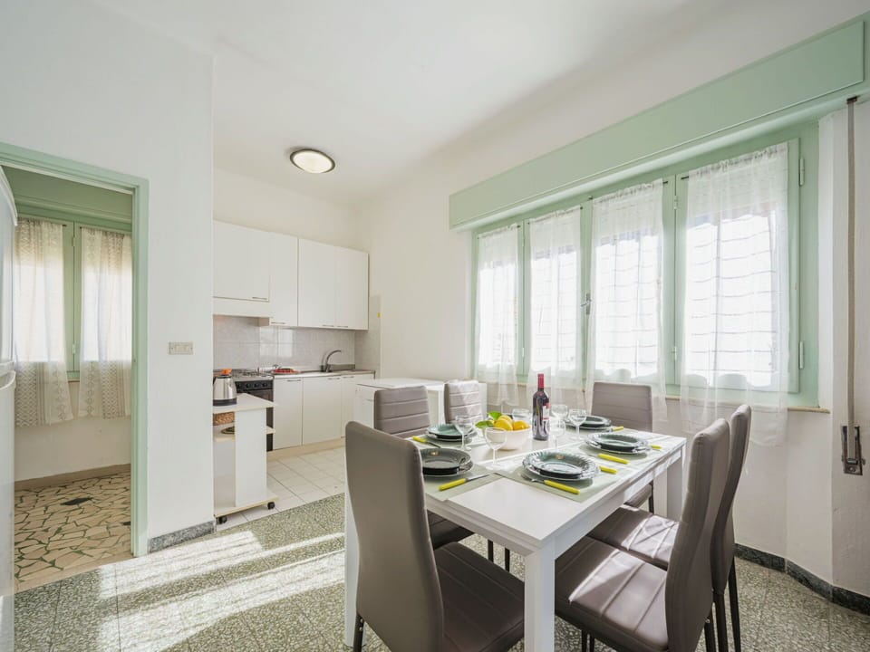 Table, Property, Furniture, Window, Building, Chair, Wood, Floor, Interior Design