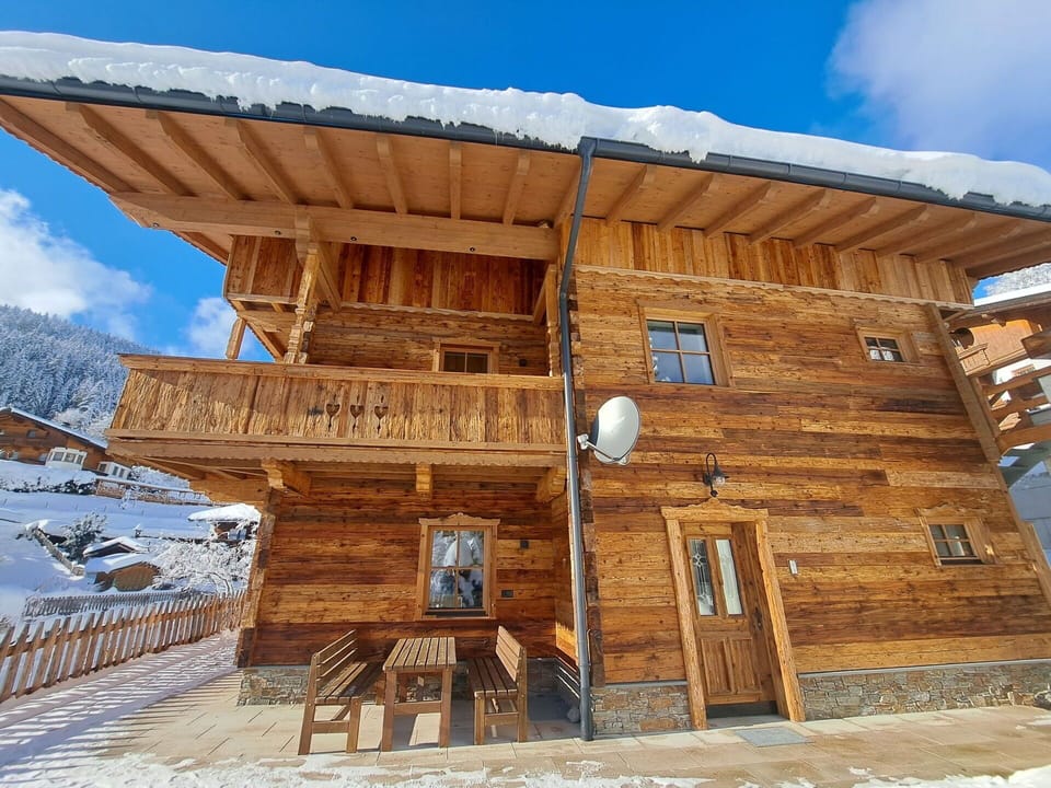 Building, Sky, Cloud, Snow, Property, Wood, House, Window, Tree, Roof