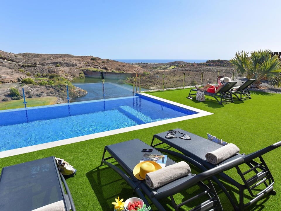 Property, Sky, Swimming Pool, Building, Table, Outdoor Furniture, Window, Shade, Chair, Water