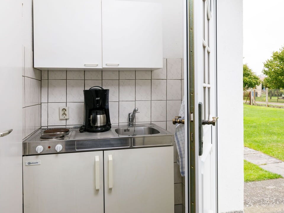 Kitchen Sink, Cabinetry, Kitchen Appliance, Building, Kitchen Stove, Tableware, Home Appliance, Kitchen, Sink, Stove