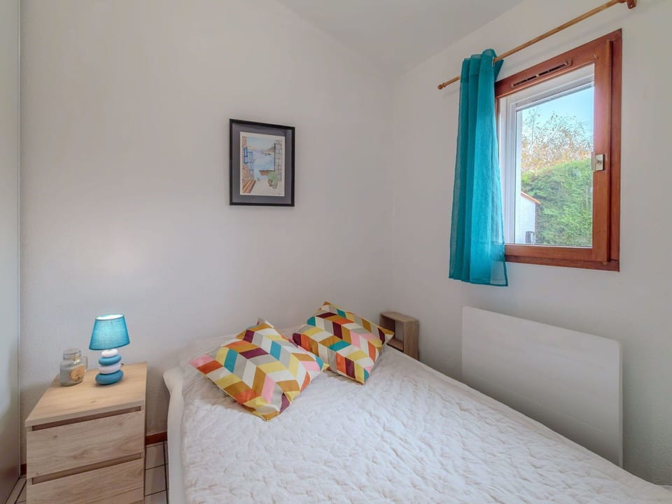 Window, Azure, Comfort, Paint, Textile, Wood, Interior Design, Floor, Aqua, Flooring