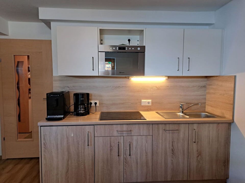 Cabinetry, Kitchen Sink, Property, Countertop, Kitchen Appliance, Sink, Kitchen Stove, Wood, Kitchen, Home Appliance
