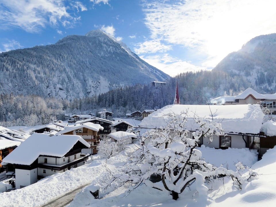 Cloud, Sky, Snow, Mountain, Slope, Building, Freezing, Landscape, Rural Area, Mountainous Landforms