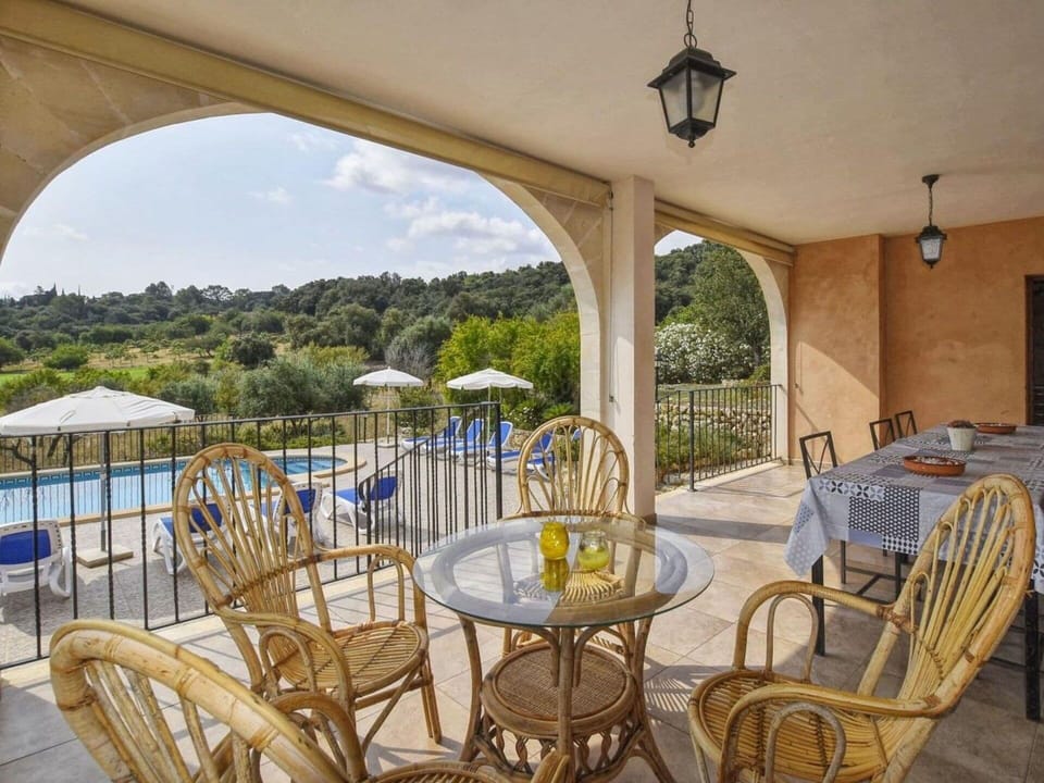 Table, Sky, Furniture, Property, Plant, Chair, Outdoor Table, Outdoor Furniture, Tableware, Building