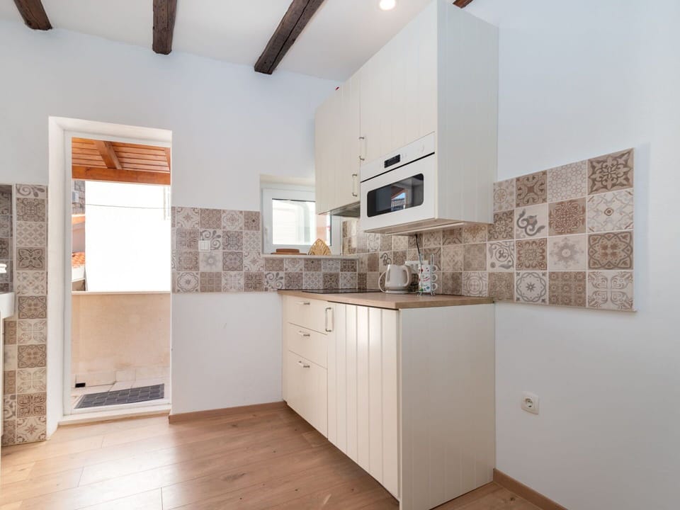 Table, Sky, Furniture, Property, Plant, Chair, Outdoor Table, Outdoor Furniture, Tableware, Building