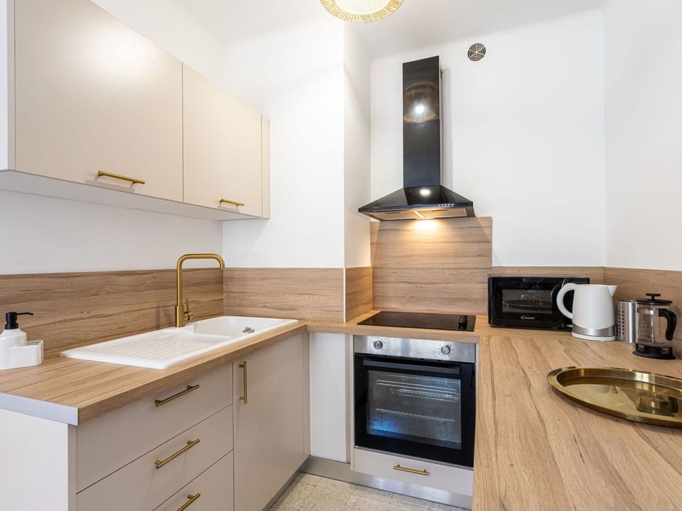 Cabinetry, Countertop, Property, Furniture, Building, Kitchen, Sink, Kitchen Sink, Wood, Interior Design