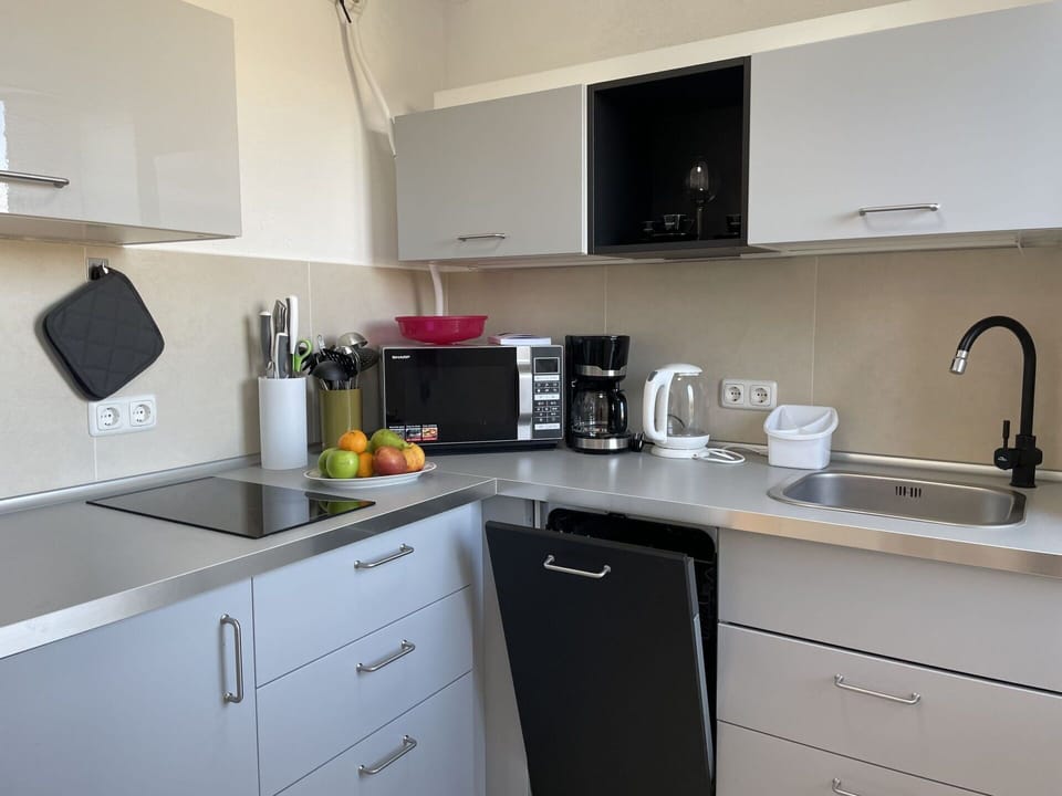 Cabinetry, Kitchen Sink, Property, Countertop, White, Sink, Building, Tap, Kitchen, Kitchen Appliance