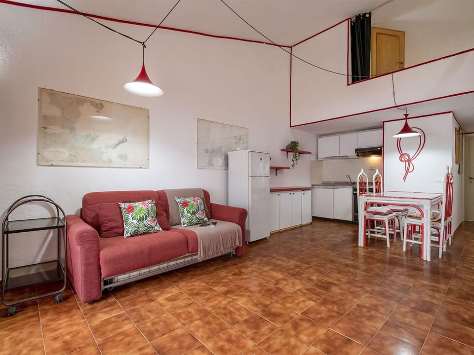Furniture, Couch, Building, Picture Frame, Interior Design, Wood, Flooring, Floor, Living Room, Comfort