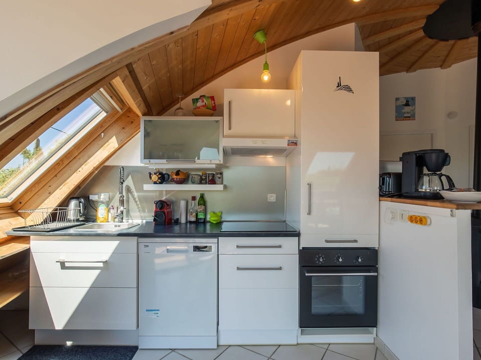 Cabinetry, Countertop, Property, Building, Kitchen Appliance, Kitchen, Tap, Sink, Kitchen Sink, Kitchen Stove