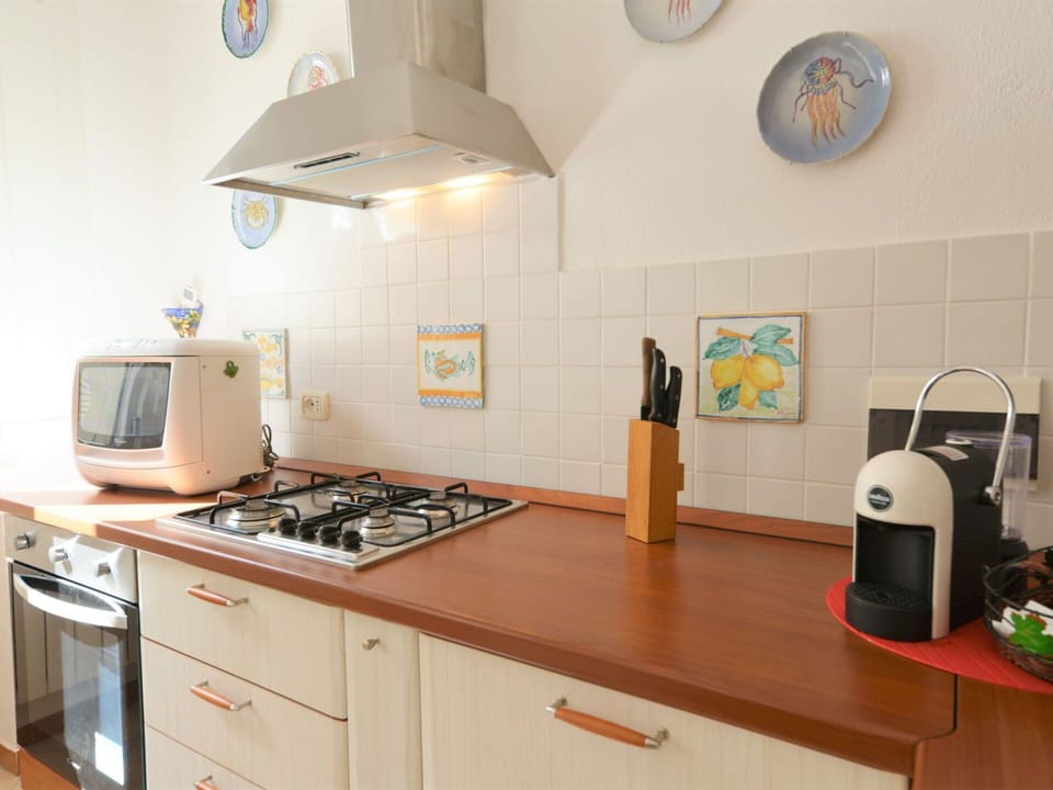 Cabinetry, Property, Countertop, Kitchen Appliance, Building, Home Appliance, Kitchen Stove, Kitchen, Drawer, Gas Stove