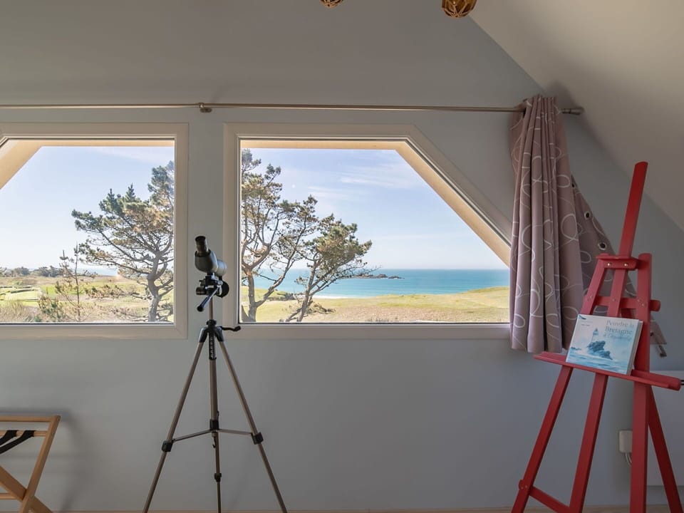 Building, Shade, Sky, Wood, Architecture, Interior Design, Wall, Tints And Shades