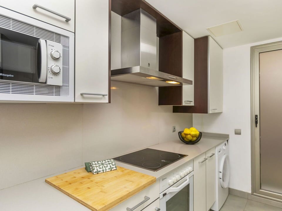 Kitchen Appliance, Kitchen, Countertop, Major Appliance, Cabinetry, Interior Design, Flooring, Wood, Furniture, Home Appliance