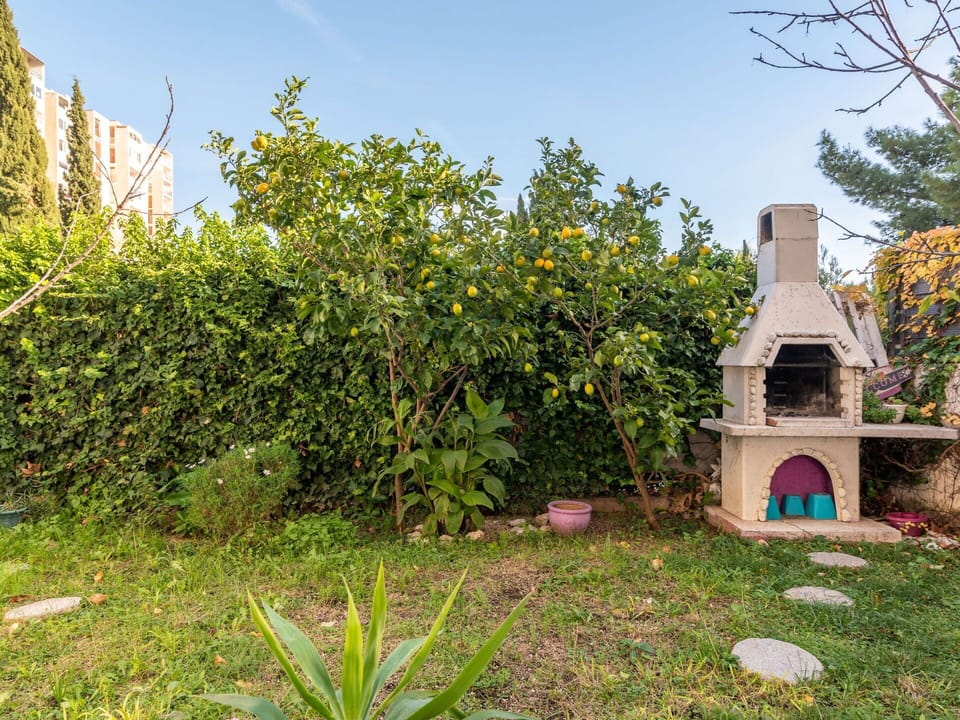 Sky, Building, Property, Plant, Cloud, Architecture, Window, Tree, Urban Design, Slope