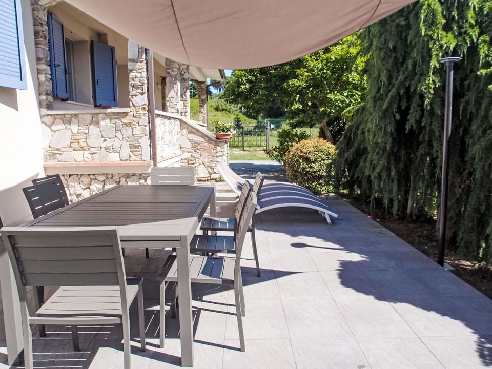 Table, Plant, Property, Chair, Window, Building, Shade, Outdoor Furniture, Outdoor Table, Leisure