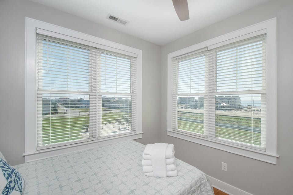 Second bedroom- queen