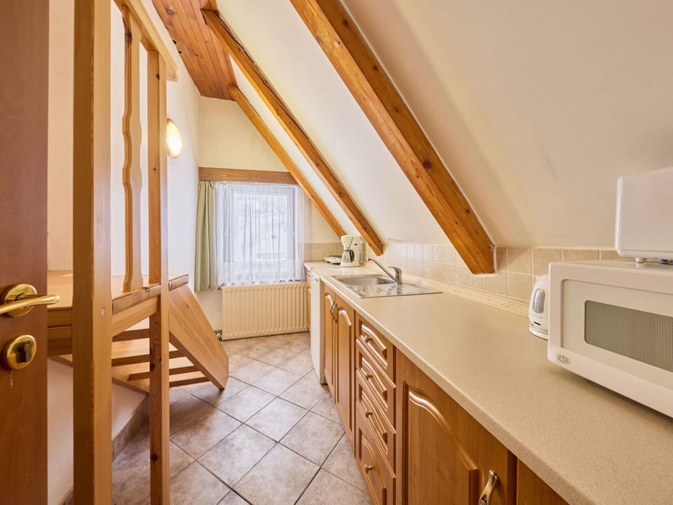 Cabinetry, Building, Wood, House, Window, Kitchen Appliance, Flooring, Comfort, Floor, Countertop