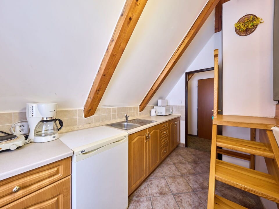 Cabinetry, Building, Countertop, Drawer, Wood, Mirror, House, Kitchen Appliance, Interior Design, Floor