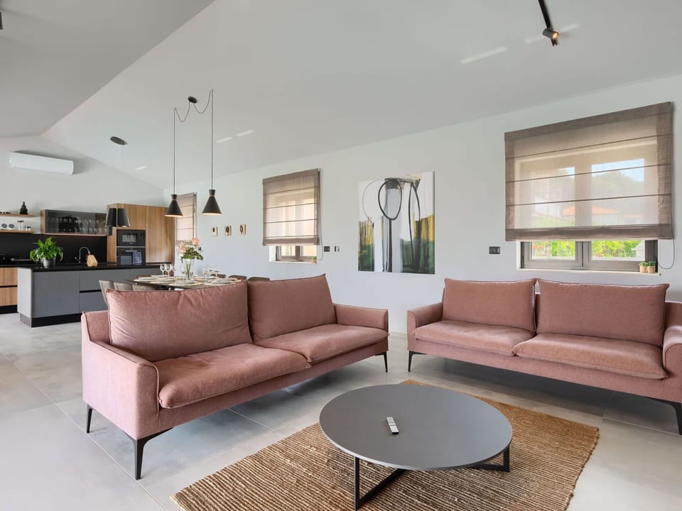 Furniture, Couch, Property, Table, Wood, Window, Comfort, Lighting, Interior Design, Architecture