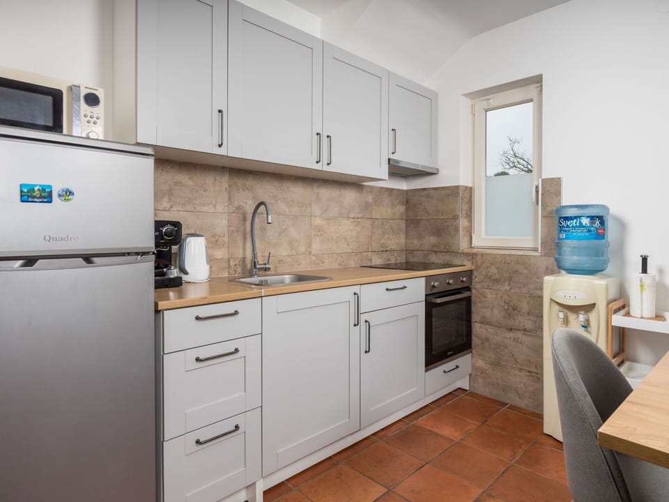 Cabinetry, Property, Countertop, Sink, Building, Kitchen Sink, Kitchen, Drawer, Kitchen Stove, Kitchen Appliance