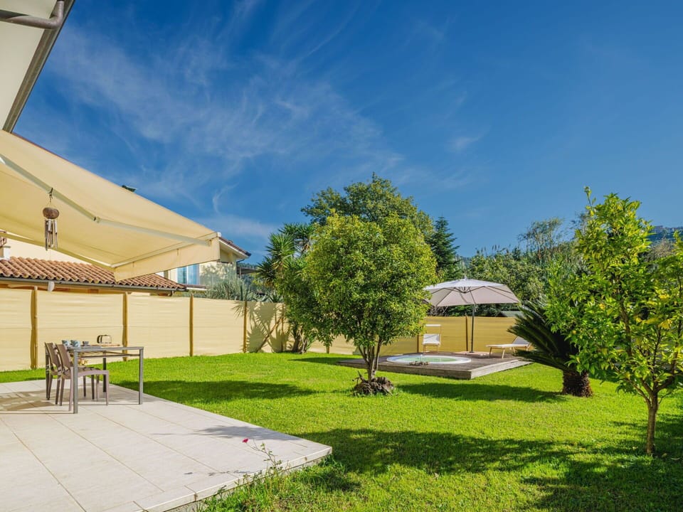 Garden, Land Lot, Shade, Lawn, Landscaping, Outdoor Furniture, Backyard, Yard, Eco Hotel, Chair