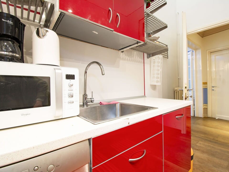 Countertop, Cabinetry, Property, Furniture, Kitchen Sink, Sink, Kitchen, Tap, Kitchen Appliance, Kitchen Stove