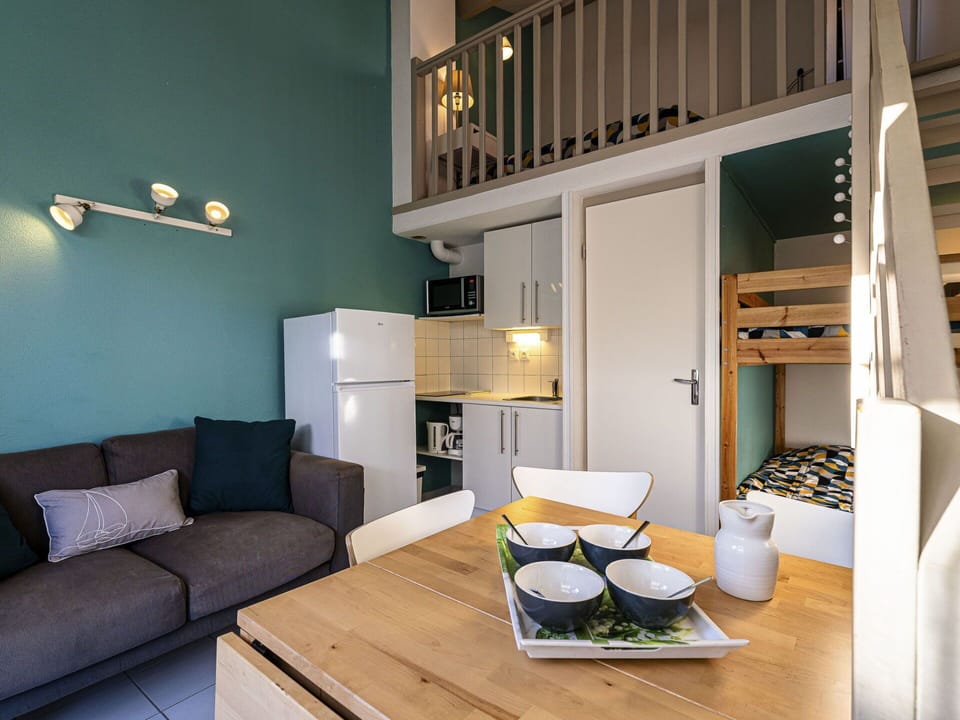 Water, Sky, Cloud, Azure, Building, Architecture, Swimming Pool, Urban Design, Leisure, Shade