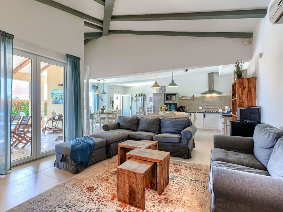 Couch, Furniture, Table, Interior Design, Studio Couch, Living Room, Architecture, Wood, Comfort, Flooring
