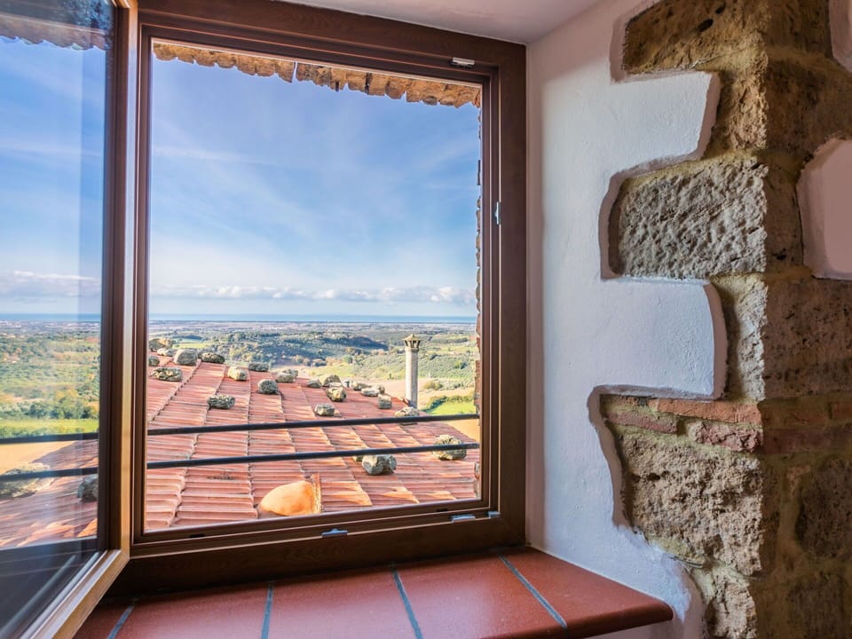 Water, Sky, Cloud, Azure, Building, Architecture, Swimming Pool, Urban Design, Leisure, Shade