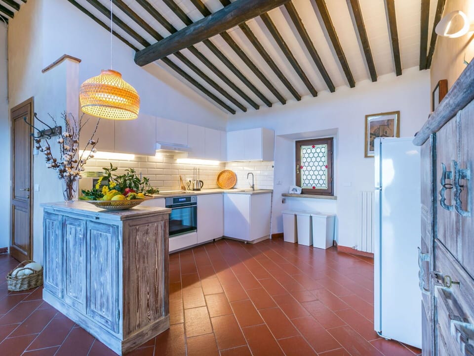 Water, Sky, Cloud, Azure, Building, Architecture, Swimming Pool, Urban Design, Leisure, Shade