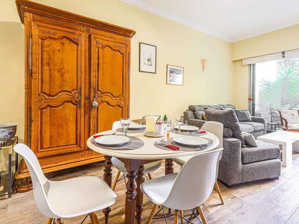 Table, Furniture, Chair, Wood, Window, Interior Design, Cabinetry, Couch, Floor, Flooring