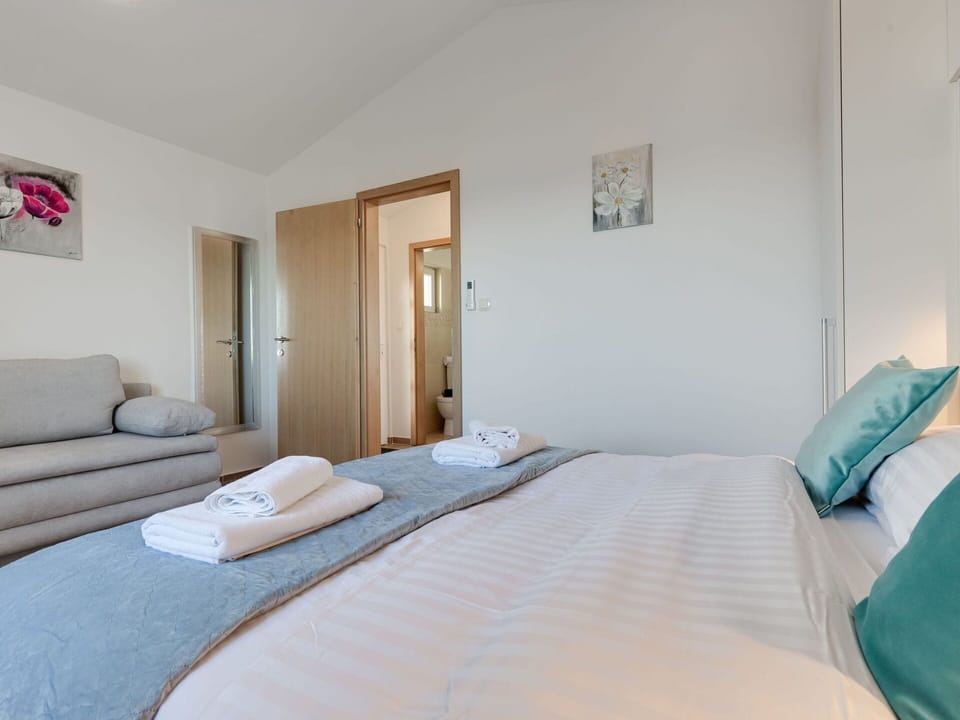 Property, Furniture, Building, Comfort, Wood, Bed Frame, Floor, Flooring, Bed