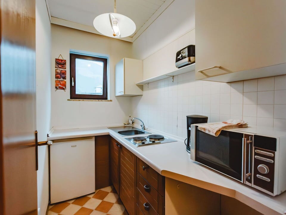 Countertop, Cabinetry, Property, Kitchen, Kitchen Stove, Sink, Kitchen Appliance, Lighting, Interior Design, Drawer