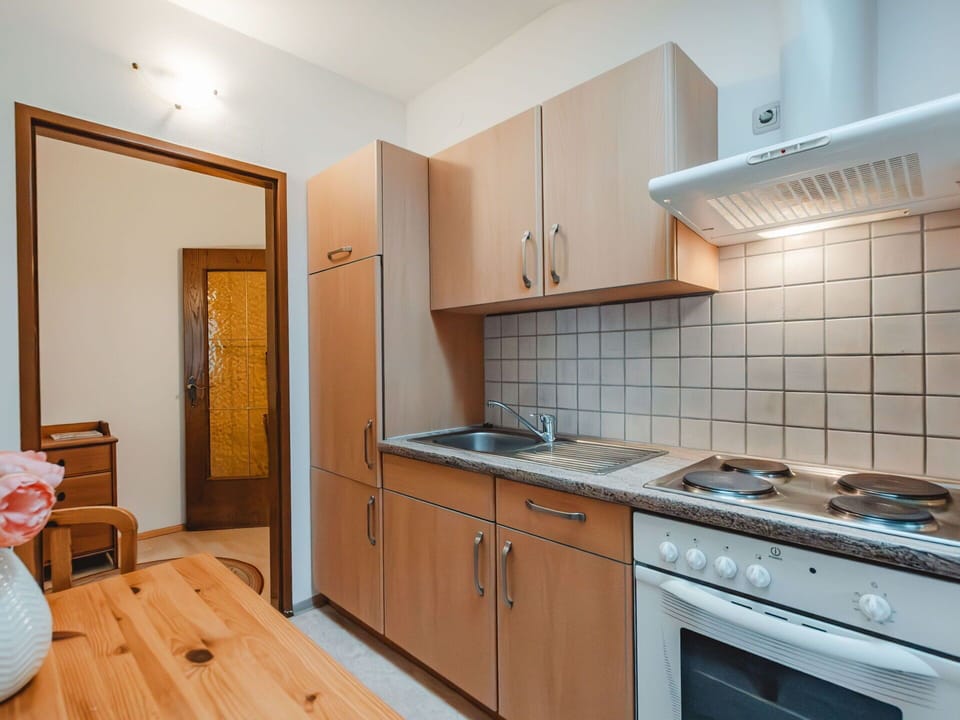 Cabinetry, Property, Kitchen Sink, Countertop, Furniture, Sink, Tap, Kitchen Stove, Interior Design, Building