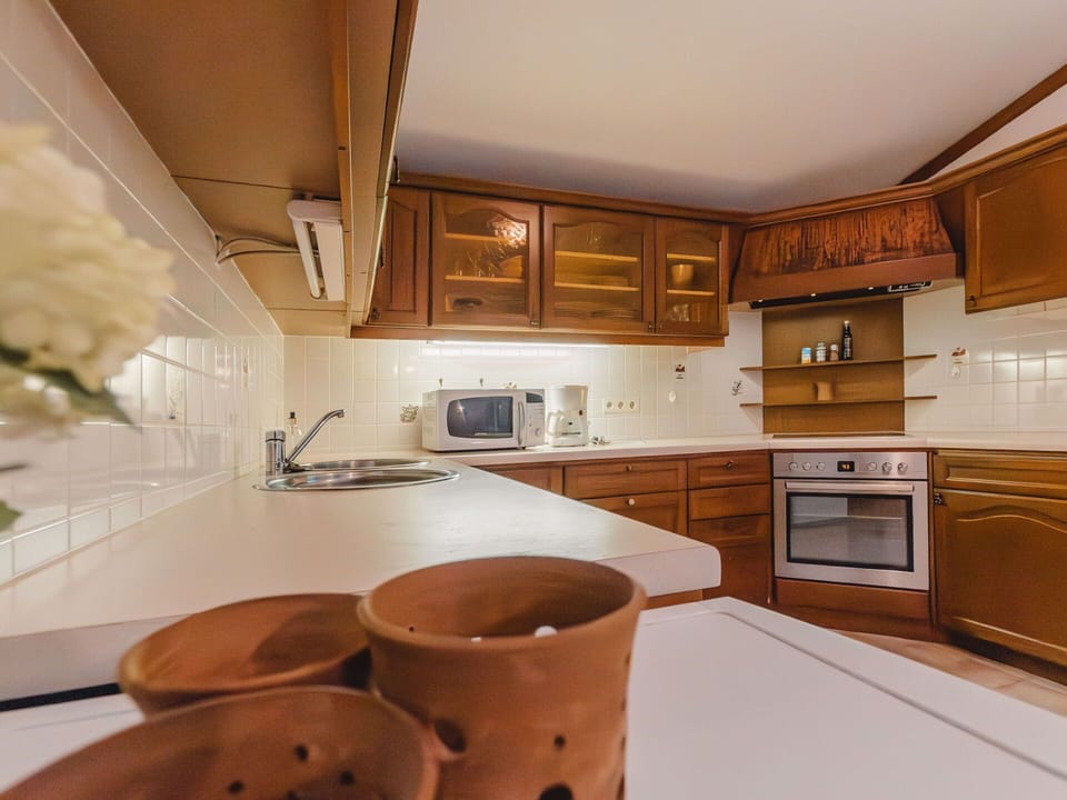 Countertop, Cabinetry, Property, Furniture, Kitchen Sink, Kitchen Stove, Kitchen Appliance, Wood, Kitchen, Sink