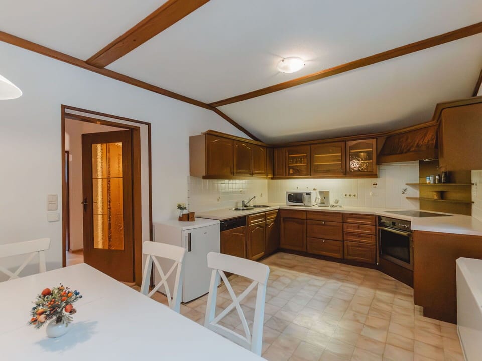 Table, Furniture, Property, Cabinetry, Countertop, Wood, Houseplant, Interior Design, Kitchen, Chair