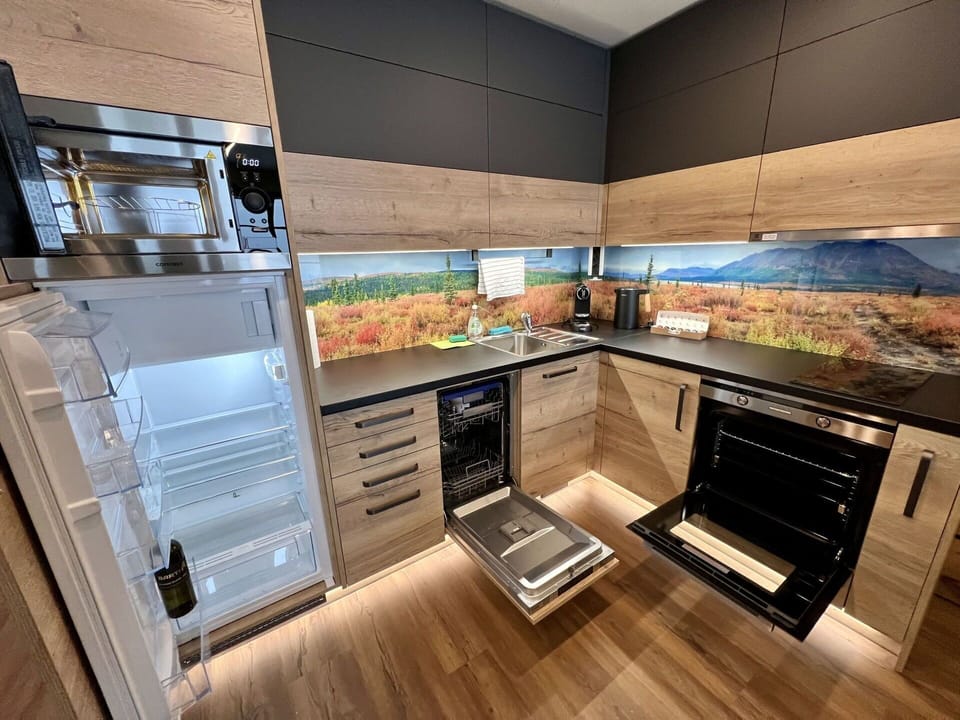 Countertop, Property, Cabinetry, Kitchen Stove, Kitchen, Wood, Interior Design, Kitchen Appliance, Flooring, Floor