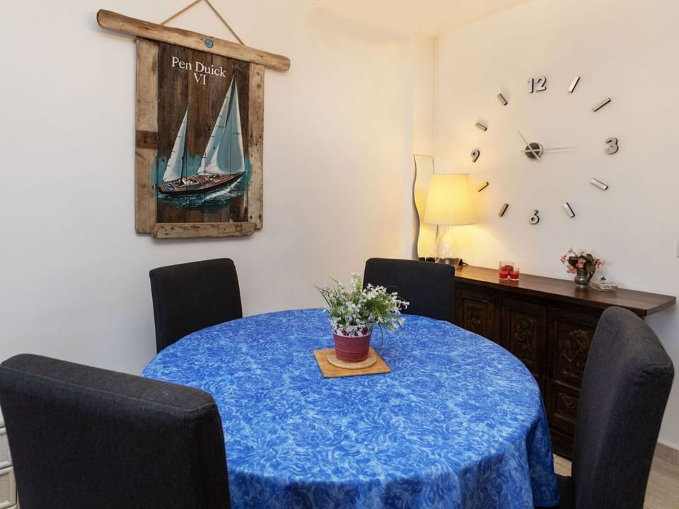 Table, Furniture, Property, Azure, Interior Design, Textile, Lighting, Plant, Architecture, Decoration