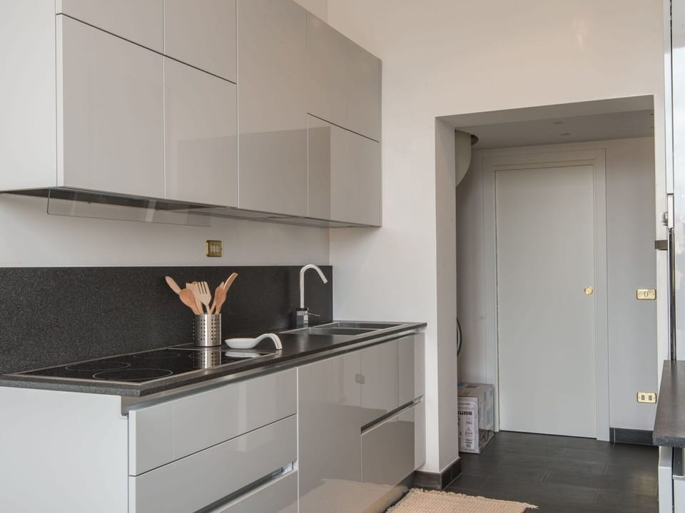 Cabinetry, Property, Countertop, Kitchen Stove, Drawer, Interior Design, Kitchen, Wood, Building, Kitchen Appliance