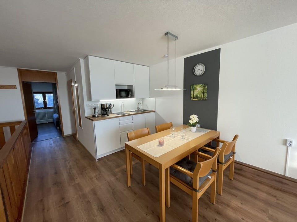 Table, Furniture, Building, Wood, Interior Design, House, Flooring, Living Room, Cabinetry, Houseplant