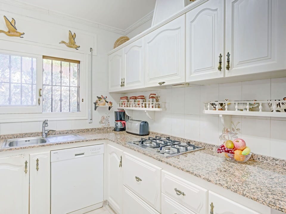 Countertop, Cabinetry, Property, Furniture, Kitchen, Kitchen Sink, Sink, Drawer, Wood, Interior Design