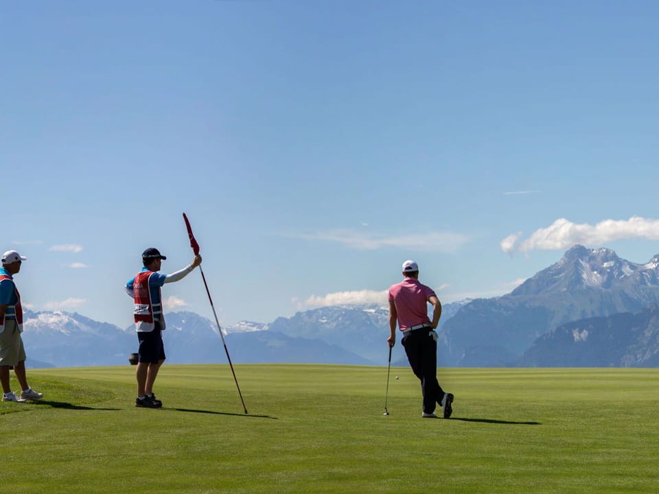 Sky, Cloud, Sports Equipment, Golf Club, Tree, Highland