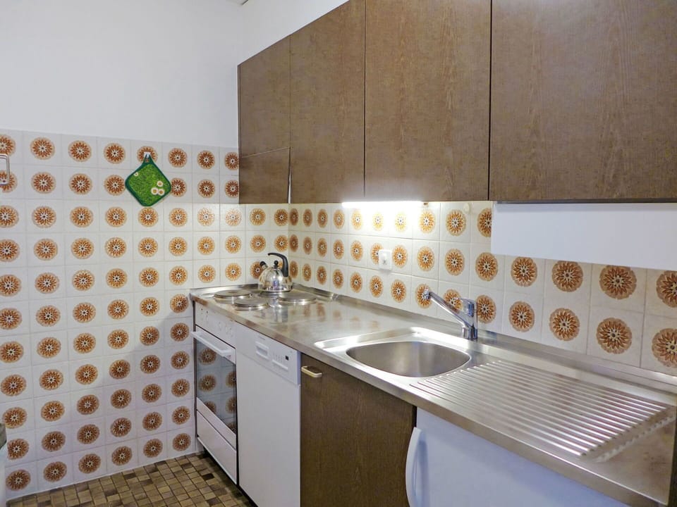 Brown, Tap, Sink, Plumbing Fixture, Cabinetry, Property, Kitchen Sink, Building, Product, Kitchen