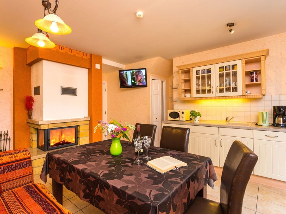 Table, Furniture, Property, Cabinetry, Interior Design, Chair, Wood, Floor, Flooring, Hardwood