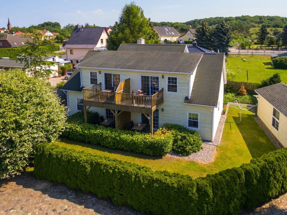 Plant, Building, Sky, Window, Tree, House, Land Lot, Grass, Urban Design, Hedge